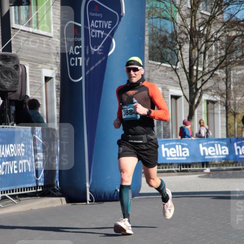 06.04.2025 - 44. Internationalen Wilhelmsburger Insellauf A. Gomolzig http://msf.ph/oto/7578307 06.04.2025 10:28:42 Ziel 3403, 3884, 5206 meine-sportfotos.de