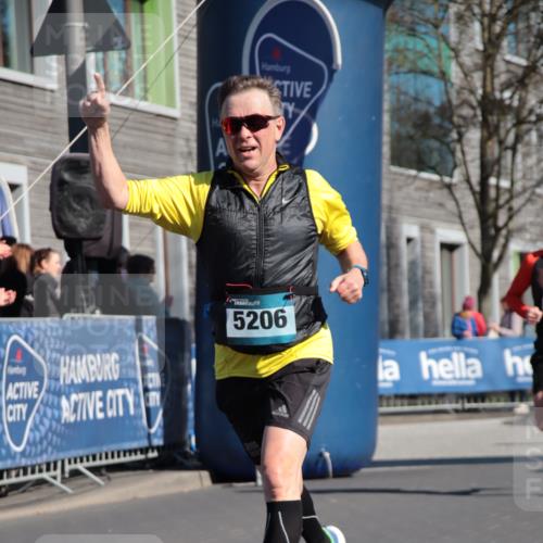 06.04.2025 - 44. Internationalen Wilhelmsburger Insellauf A. Gomolzig http://msf.ph/oto/7578316 06.04.2025 10:28:41 Ziel 3403, 3884, 5206 meine-sportfotos.de