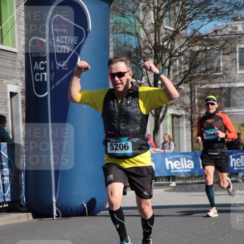 06.04.2025 - 44. Internationalen Wilhelmsburger Insellauf A. Gomolzig http://msf.ph/oto/7578330 06.04.2025 10:28:41 Ziel 3403, 3884, 5206 meine-sportfotos.de