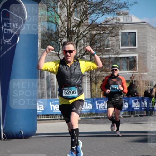 06.04.2025 - 44. Internationalen Wilhelmsburger Insellauf A. Gomolzig http://msf.ph/oto/7578339 06.04.2025 10:28:40 Ziel 3403, 3884, 4250, 5206 meine-sportfotos.de