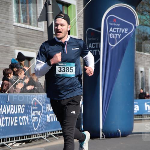06.04.2025 - 44. Internationalen Wilhelmsburger Insellauf A. Gomolzig http://msf.ph/oto/7578453 06.04.2025 10:28:05 Ziel 3385 meine-sportfotos.de