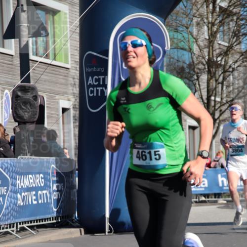 06.04.2025 - 44. Internationalen Wilhelmsburger Insellauf A. Gomolzig http://msf.ph/oto/7578536 06.04.2025 10:27:52 Ziel 3804, 3824, 4615, 5070 meine-sportfotos.de