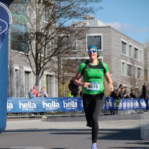06.04.2025 - 44. Internationalen Wilhelmsburger Insellauf A. Gomolzig http://msf.ph/oto/7578549 06.04.2025 10:27:51 Ziel 3804, 3824, 4615 meine-sportfotos.de