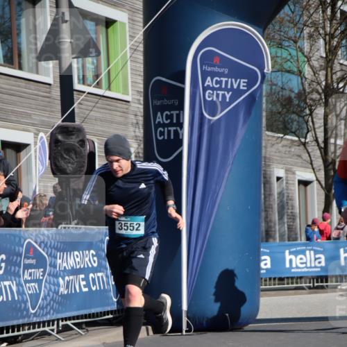 06.04.2025 - 44. Internationalen Wilhelmsburger Insellauf A. Gomolzig http://msf.ph/oto/7578559 06.04.2025 10:27:45 Ziel 3552, 3824, 4535, 4615 meine-sportfotos.de