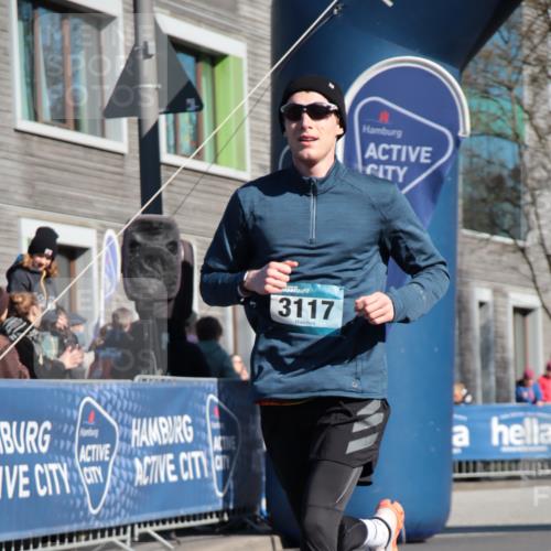 06.04.2025 - 44. Internationalen Wilhelmsburger Insellauf A. Gomolzig http://msf.ph/oto/7578584 06.04.2025 10:27:37 Ziel 3117, 3596, 4305 meine-sportfotos.de