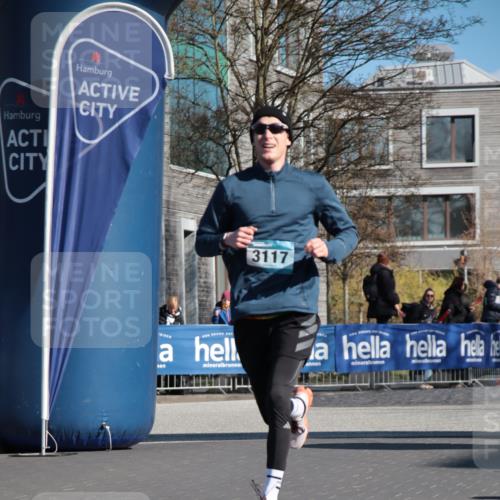 06.04.2025 - 44. Internationalen Wilhelmsburger Insellauf A. Gomolzig http://msf.ph/oto/7578608 06.04.2025 10:27:36 Ziel 3117, 3596, 4305 meine-sportfotos.de