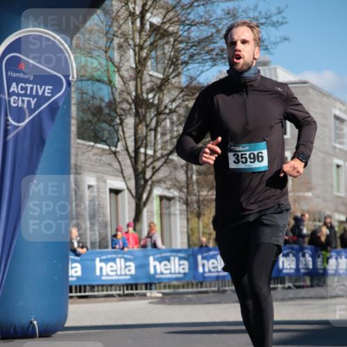 06.04.2025 - 44. Internationalen Wilhelmsburger Insellauf A. Gomolzig http://msf.ph/oto/7578618 06.04.2025 10:27:33 Ziel 3117, 3596, 3651, 4305 meine-sportfotos.de