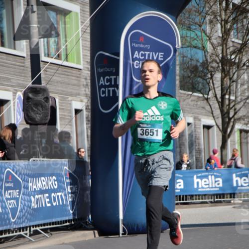 06.04.2025 - 44. Internationalen Wilhelmsburger Insellauf A. Gomolzig http://msf.ph/oto/7578652 06.04.2025 10:27:29 Ziel 3596, 3651, 4252, 4305 meine-sportfotos.de