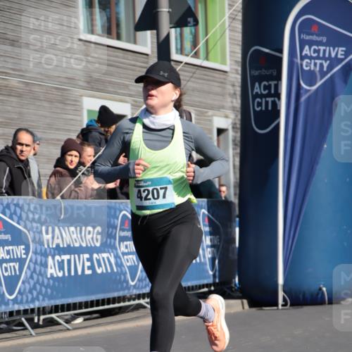 06.04.2025 - 44. Internationalen Wilhelmsburger Insellauf A. Gomolzig http://msf.ph/oto/7578683 06.04.2025 10:27:21 Ziel 3181, 3344, 4207, 4252, 4553 meine-sportfotos.de