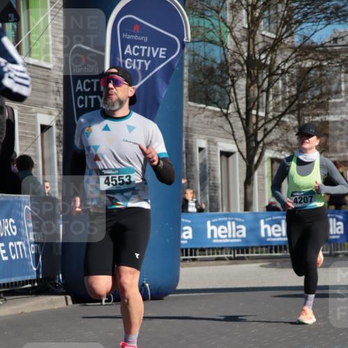 06.04.2025 - 44. Internationalen Wilhelmsburger Insellauf A. Gomolzig http://msf.ph/oto/7578699 06.04.2025 10:27:20 Ziel 3181, 3344, 4207, 4252, 4553 meine-sportfotos.de