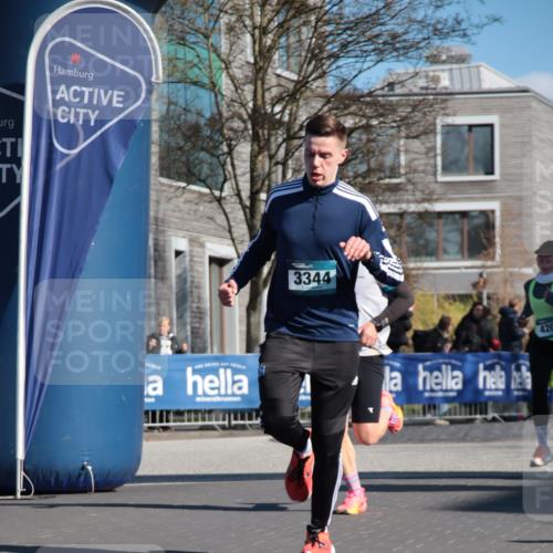 06.04.2025 - 44. Internationalen Wilhelmsburger Insellauf A. Gomolzig http://msf.ph/oto/7578718 06.04.2025 10:27:19 Ziel 3181, 3344, 4207, 4259, 4553 meine-sportfotos.de