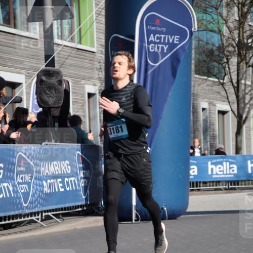06.04.2025 - 44. Internationalen Wilhelmsburger Insellauf A. Gomolzig http://msf.ph/oto/7578747 06.04.2025 10:27:16 Ziel 3181, 3344, 4203, 4207, 4259, 4553 meine-sportfotos.de
