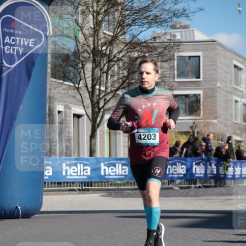 06.04.2025 - 44. Internationalen Wilhelmsburger Insellauf A. Gomolzig http://msf.ph/oto/7578792 06.04.2025 10:27:12 Ziel 3181, 3343, 3610, 4203, 4259, 5032 meine-sportfotos.de