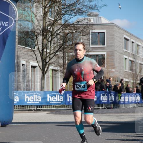 06.04.2025 - 44. Internationalen Wilhelmsburger Insellauf A. Gomolzig http://msf.ph/oto/7578795 06.04.2025 10:27:12 Ziel 3181, 3343, 3610, 4203, 4259, 5032 meine-sportfotos.de