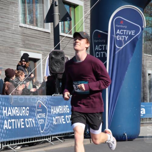 06.04.2025 - 44. Internationalen Wilhelmsburger Insellauf A. Gomolzig http://msf.ph/oto/7578866 06.04.2025 10:27:03 Ziel 3343, 3486, 3516, 4014, 4073, 4388, 5032 meine-sportfotos.de