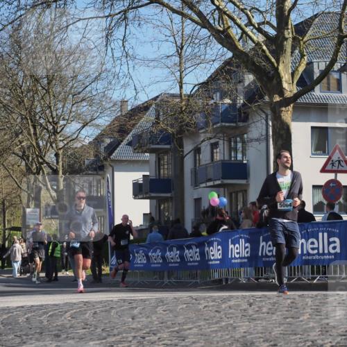 06.04.2025 - 44. Internationalen Wilhelmsburger Insellauf Luisa Fischer http://msf.ph/oto/7578868 06.04.2025 10:44:03 Ziel 5064, 057, 19, 323 meine-sportfotos.de