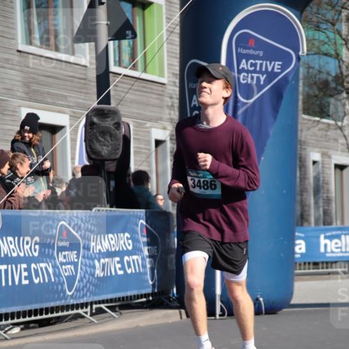 06.04.2025 - 44. Internationalen Wilhelmsburger Insellauf A. Gomolzig http://msf.ph/oto/7578870 06.04.2025 10:27:03 Ziel 3343, 3486, 3516, 4014, 4073, 4388, 5032 meine-sportfotos.de