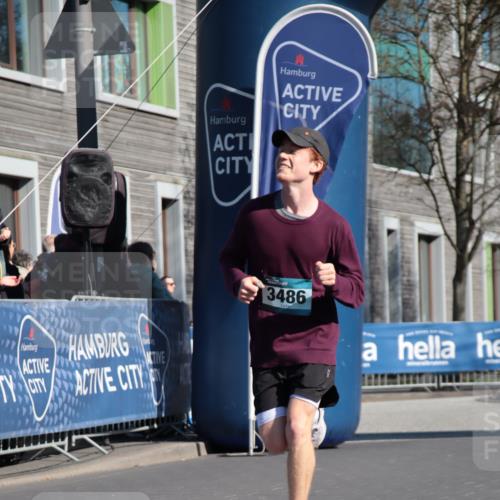 06.04.2025 - 44. Internationalen Wilhelmsburger Insellauf A. Gomolzig http://msf.ph/oto/7578873 06.04.2025 10:27:03 Ziel 3343, 3486, 3516, 4014, 4073, 4388, 5032 meine-sportfotos.de