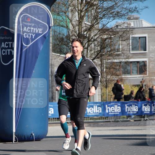 06.04.2025 - 44. Internationalen Wilhelmsburger Insellauf A. Gomolzig http://msf.ph/oto/7578913 06.04.2025 10:27:00 Ziel 3486, 3516, 4014, 4073, 4388 meine-sportfotos.de