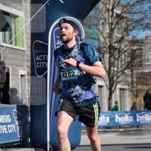 06.04.2025 - 44. Internationalen Wilhelmsburger Insellauf A. Gomolzig http://msf.ph/oto/7578955 06.04.2025 10:26:55 Ziel 4014, 4073, 4282, 4388 meine-sportfotos.de