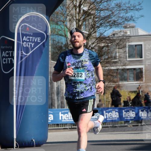 06.04.2025 - 44. Internationalen Wilhelmsburger Insellauf A. Gomolzig http://msf.ph/oto/7578965 06.04.2025 10:26:55 Ziel 4014, 4073, 4282, 4388 meine-sportfotos.de