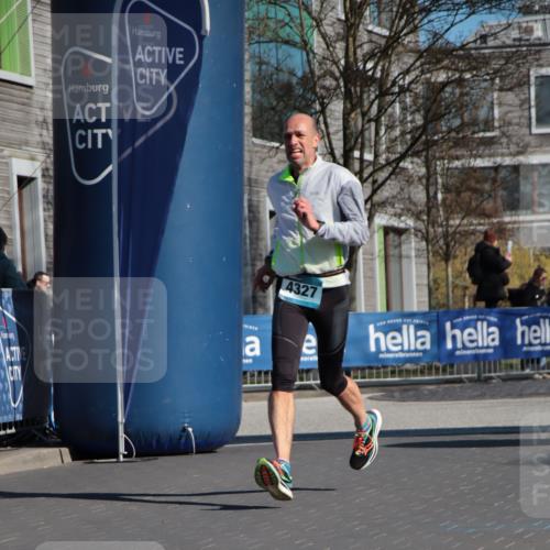 06.04.2025 - 44. Internationalen Wilhelmsburger Insellauf A. Gomolzig http://msf.ph/oto/7578986 06.04.2025 10:26:48 Ziel 3099, 4282, 4327, 4516 meine-sportfotos.de