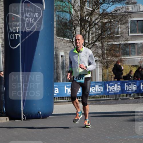 06.04.2025 - 44. Internationalen Wilhelmsburger Insellauf A. Gomolzig http://msf.ph/oto/7578993 06.04.2025 10:26:48 Ziel 3099, 4282, 4327, 4516 meine-sportfotos.de