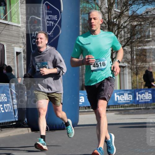 06.04.2025 - 44. Internationalen Wilhelmsburger Insellauf A. Gomolzig http://msf.ph/oto/7579011 06.04.2025 10:26:46 Ziel 3099, 4327, 4516, 5076 meine-sportfotos.de