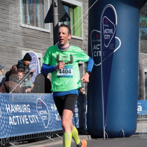 06.04.2025 - 44. Internationalen Wilhelmsburger Insellauf A. Gomolzig http://msf.ph/oto/7579061 06.04.2025 10:26:37 Ziel 3870, 4404, 5076 meine-sportfotos.de