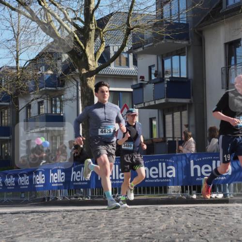 06.04.2025 - 44. Internationalen Wilhelmsburger Insellauf Luisa Fischer http://msf.ph/oto/7579068 06.04.2025 10:44:08 Ziel 4429, 3489, 23, 19 meine-sportfotos.de