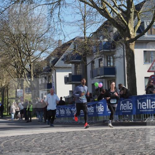 06.04.2025 - 44. Internationalen Wilhelmsburger Insellauf Luisa Fischer http://msf.ph/oto/7579091 06.04.2025 10:44:14 Ziel 4394, 4393 meine-sportfotos.de