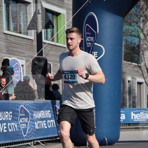06.04.2025 - 44. Internationalen Wilhelmsburger Insellauf A. Gomolzig http://msf.ph/oto/7579093 06.04.2025 10:26:27 Ziel 3448, 4320 meine-sportfotos.de