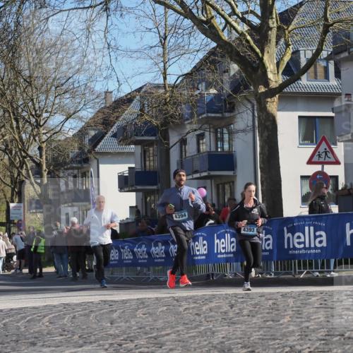 06.04.2025 - 44. Internationalen Wilhelmsburger Insellauf Luisa Fischer http://msf.ph/oto/7579104 06.04.2025 10:44:14 Ziel 4394, 4393 meine-sportfotos.de