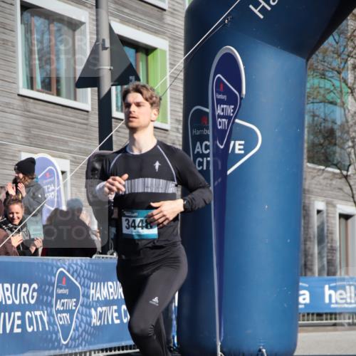06.04.2025 - 44. Internationalen Wilhelmsburger Insellauf A. Gomolzig http://msf.ph/oto/7579116 06.04.2025 10:26:25 Ziel 3448, 4320 meine-sportfotos.de