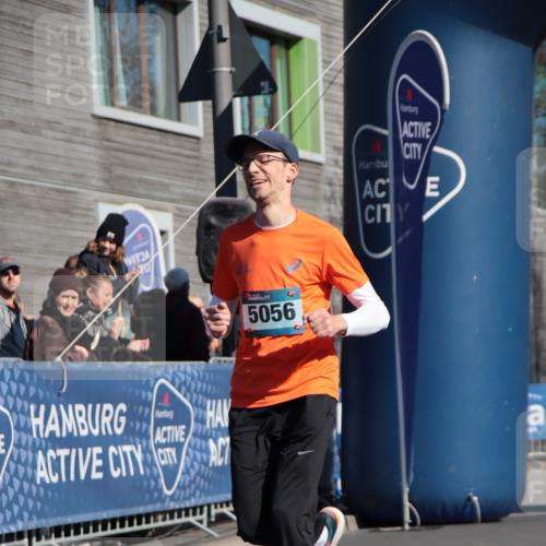 06.04.2025 - 44. Internationalen Wilhelmsburger Insellauf A. Gomolzig http://msf.ph/oto/7579150 06.04.2025 10:26:15 Ziel 5056 meine-sportfotos.de