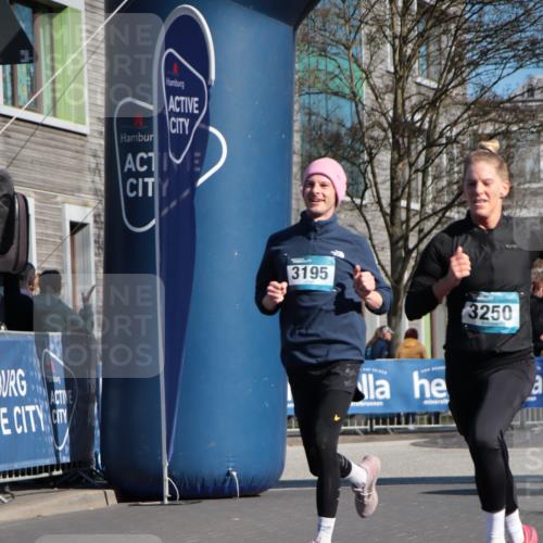 06.04.2025 - 44. Internationalen Wilhelmsburger Insellauf A. Gomolzig http://msf.ph/oto/7579225 06.04.2025 10:26:02 Ziel 3195, 3250, 3541 meine-sportfotos.de