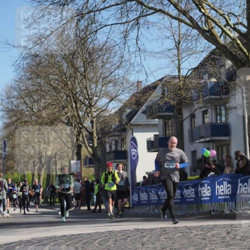 06.04.2025 - 44. Internationalen Wilhelmsburger Insellauf Luisa Fischer http://msf.ph/oto/7579248 06.04.2025 10:44:19 Ziel 3030, 3031, 4549, 3279 meine-sportfotos.de