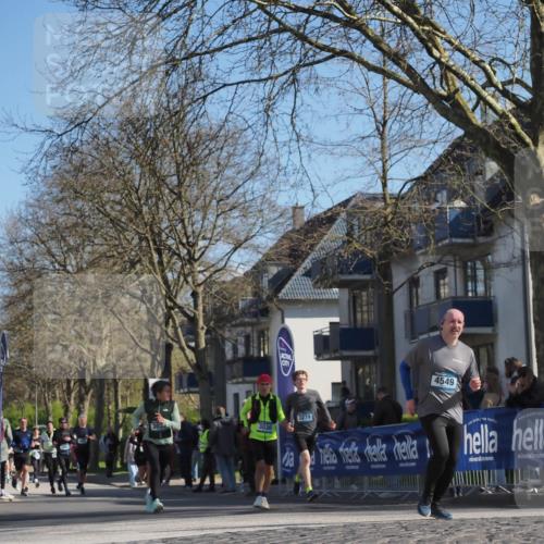 06.04.2025 - 44. Internationalen Wilhelmsburger Insellauf Luisa Fischer http://msf.ph/oto/7579272 06.04.2025 10:44:19 Ziel 303, 3030, 3279, 4549 meine-sportfotos.de
