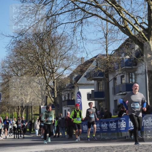 06.04.2025 - 44. Internationalen Wilhelmsburger Insellauf Luisa Fischer http://msf.ph/oto/7579287 06.04.2025 10:44:19 Ziel 3031, 3030, 4549, 3279 meine-sportfotos.de