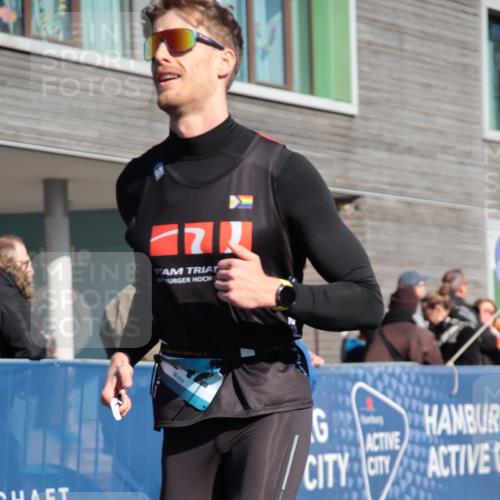 06.04.2025 - 44. Internationalen Wilhelmsburger Insellauf A. Gomolzig http://msf.ph/oto/7579292 06.04.2025 10:25:46 Ziel 3142, 3535, 3556, 5120, 5126 meine-sportfotos.de
