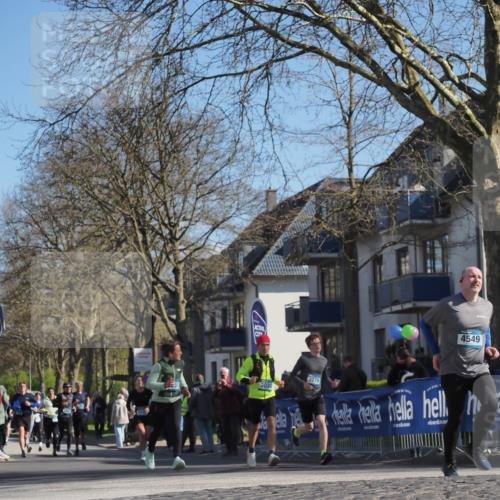 06.04.2025 - 44. Internationalen Wilhelmsburger Insellauf Luisa Fischer http://msf.ph/oto/7579295 06.04.2025 10:44:19 Ziel 4549, 931, 3030, 3279 meine-sportfotos.de