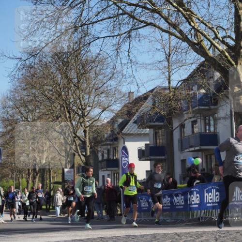 06.04.2025 - 44. Internationalen Wilhelmsburger Insellauf Luisa Fischer http://msf.ph/oto/7579302 06.04.2025 10:44:20 Ziel 4549, 3031, 3030, 3279 meine-sportfotos.de