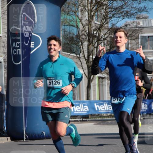 06.04.2025 - 44. Internationalen Wilhelmsburger Insellauf A. Gomolzig http://msf.ph/oto/7579311 06.04.2025 10:25:44 Ziel 3142, 3556, 5120, 5126 meine-sportfotos.de