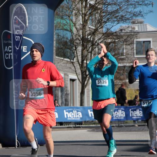 06.04.2025 - 44. Internationalen Wilhelmsburger Insellauf A. Gomolzig http://msf.ph/oto/7579317 06.04.2025 10:25:43 Ziel 3142, 3556, 5120, 5126 meine-sportfotos.de