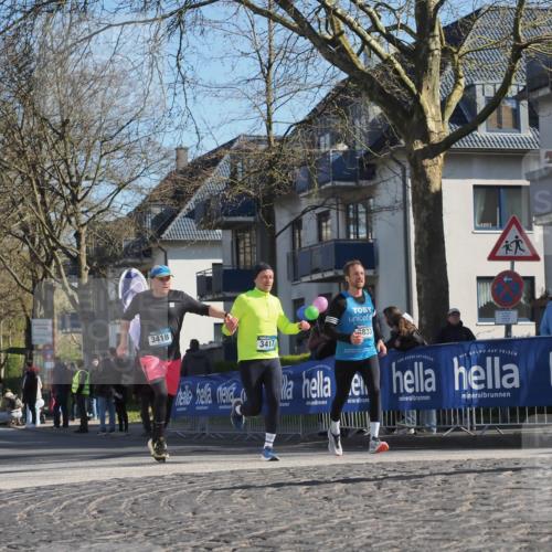 06.04.2025 - 44. Internationalen Wilhelmsburger Insellauf Luisa Fischer http://msf.ph/oto/7579341 06.04.2025 10:39:26 Ziel 3418, 3417, 2833 meine-sportfotos.de