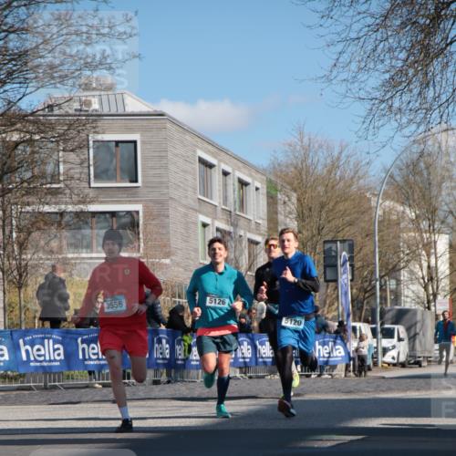 06.04.2025 - 44. Internationalen Wilhelmsburger Insellauf A. Gomolzig http://msf.ph/oto/7579354 06.04.2025 10:25:42 Ziel 3142, 3556, 5120, 5126 meine-sportfotos.de