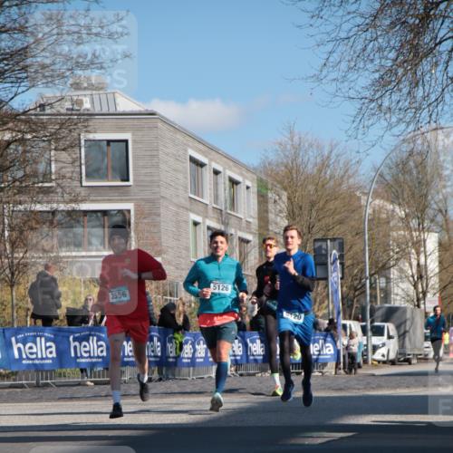 06.04.2025 - 44. Internationalen Wilhelmsburger Insellauf A. Gomolzig http://msf.ph/oto/7579363 06.04.2025 10:25:41 Ziel 3142, 3556, 5120, 5126 meine-sportfotos.de