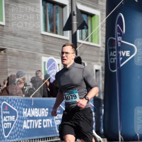 06.04.2025 - 44. Internationalen Wilhelmsburger Insellauf A. Gomolzig http://msf.ph/oto/7579377 06.04.2025 10:25:22 Ziel 3591, 4079, 5115 meine-sportfotos.de