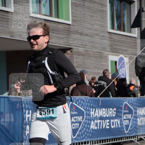 06.04.2025 - 44. Internationalen Wilhelmsburger Insellauf A. Gomolzig http://msf.ph/oto/7579382 06.04.2025 10:25:20 Ziel 3591, 4079, 4576, 5115 meine-sportfotos.de