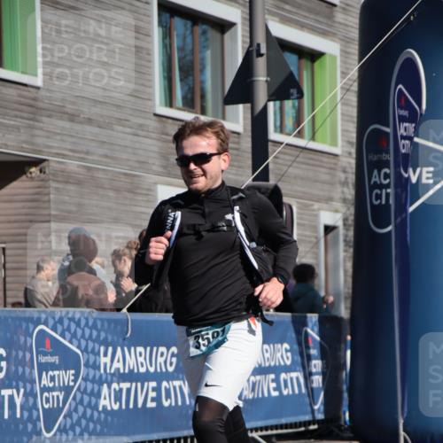 06.04.2025 - 44. Internationalen Wilhelmsburger Insellauf A. Gomolzig http://msf.ph/oto/7579399 06.04.2025 10:25:19 Ziel 3591, 4079, 4428, 4576, 5115 meine-sportfotos.de